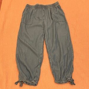 Lightweight blue denim wm’s Capris